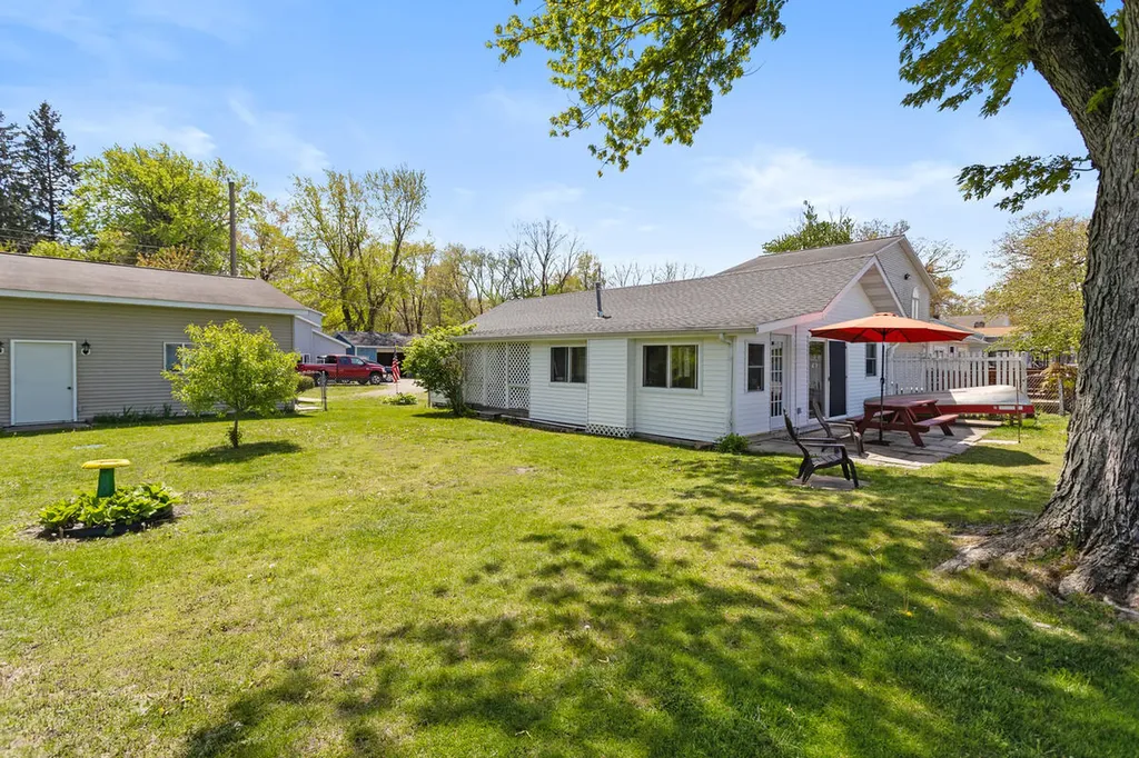 11334 E Shore Drive Barry Township MI 49046