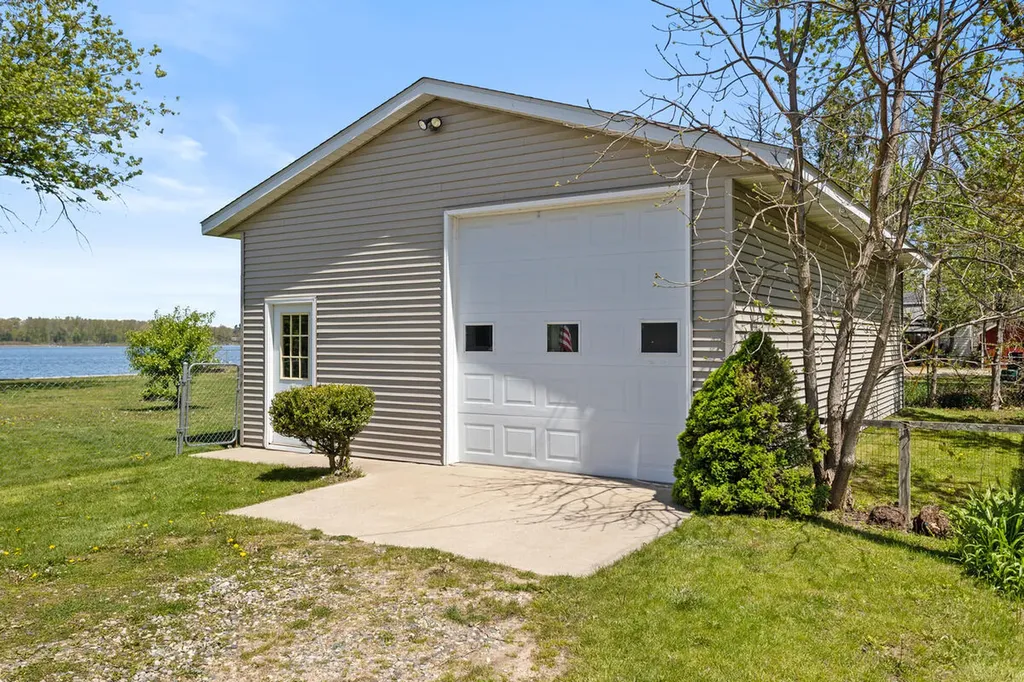 11334 E Shore Drive Barry Township MI 49046