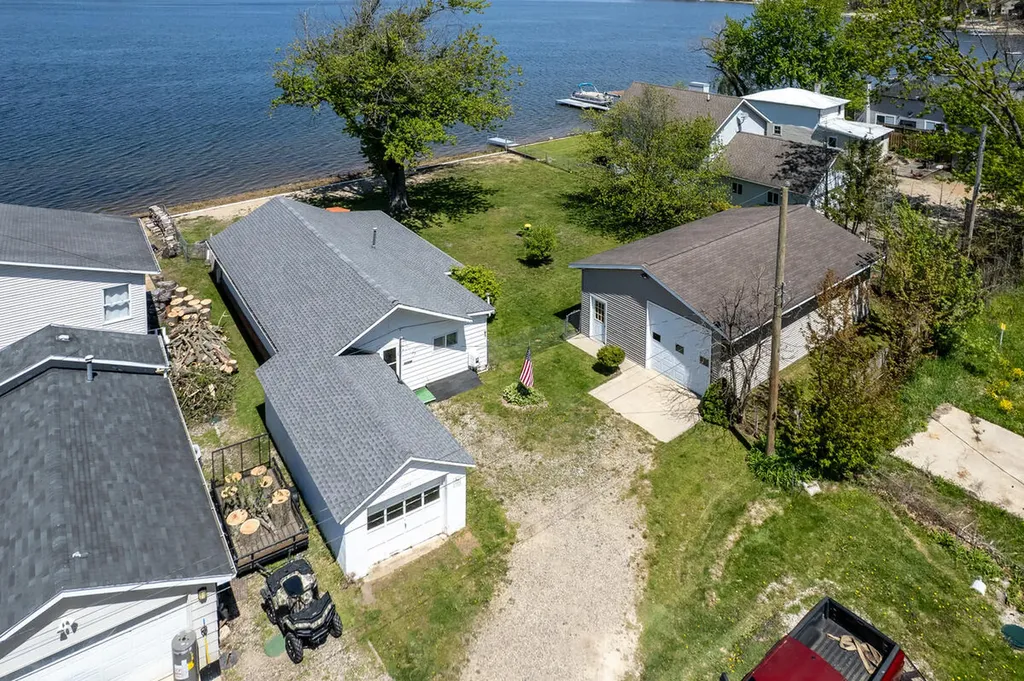 11334 E Shore Drive Barry Township MI 49046