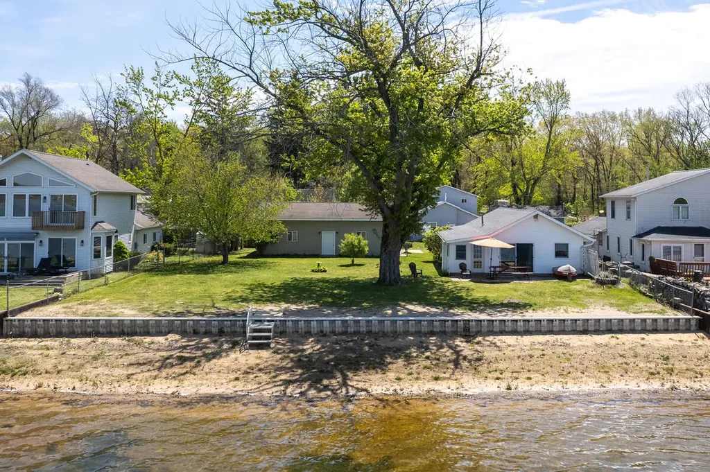 11334 E Shore Drive Barry Township MI 49046