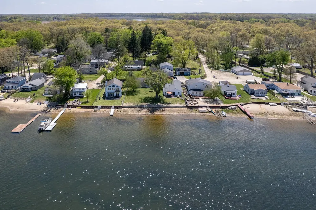 11334 E Shore Drive Barry Township MI 49046