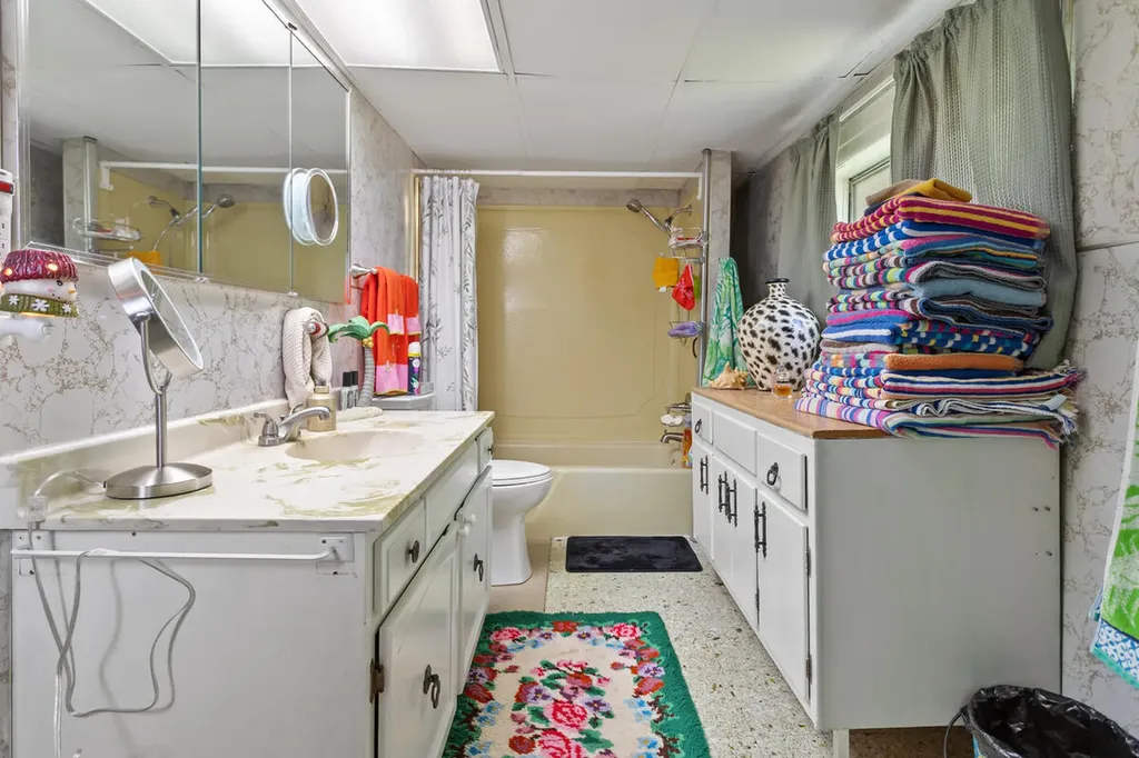 11334 E Shore Drive Barry Township MI 49046