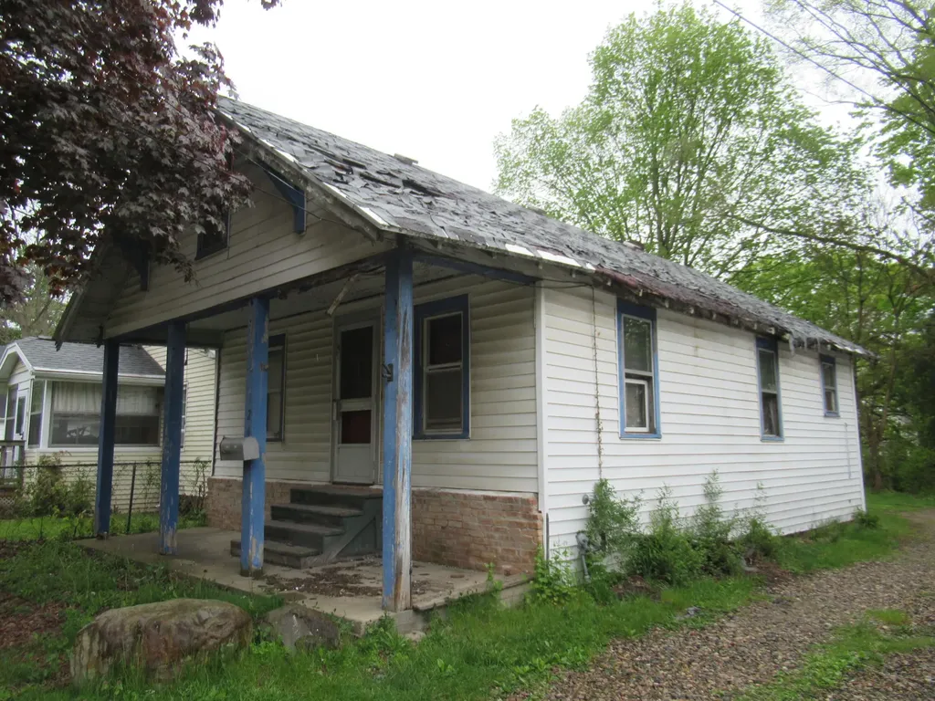 124 Sharon Avenue Pennfield Charter Township MI 49017