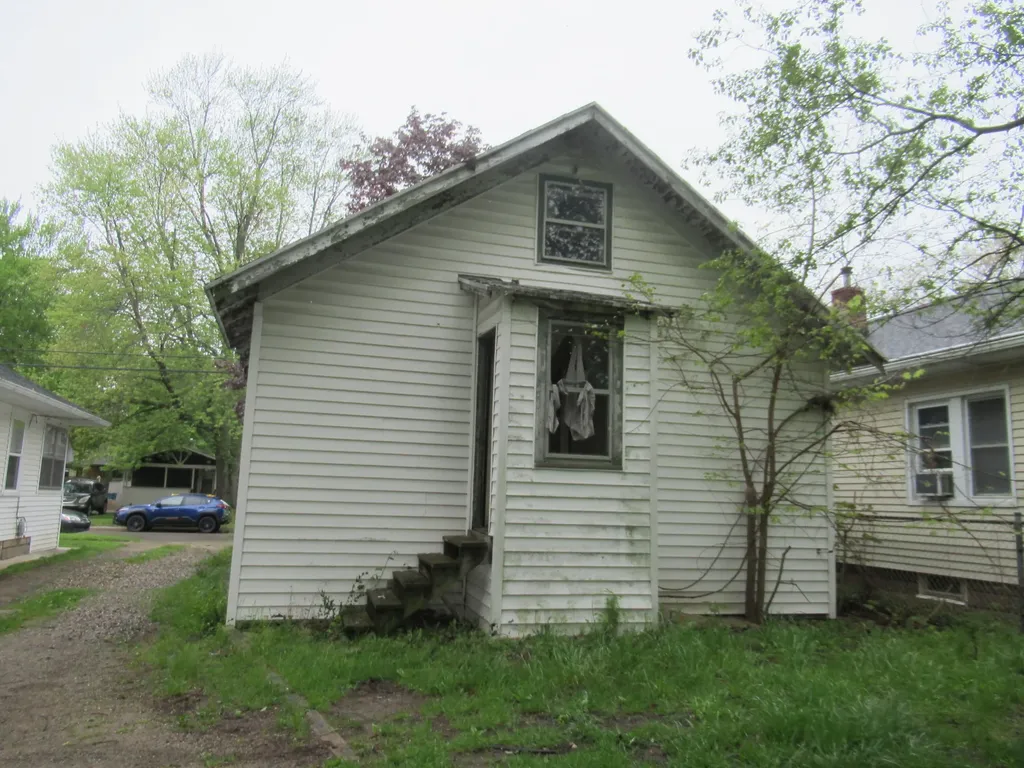 124 Sharon Avenue Pennfield Charter Township MI 49017