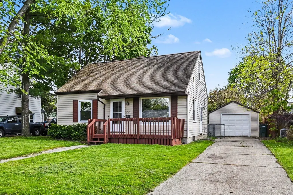 1915 Cooper Avenue Lansing City MI 48910