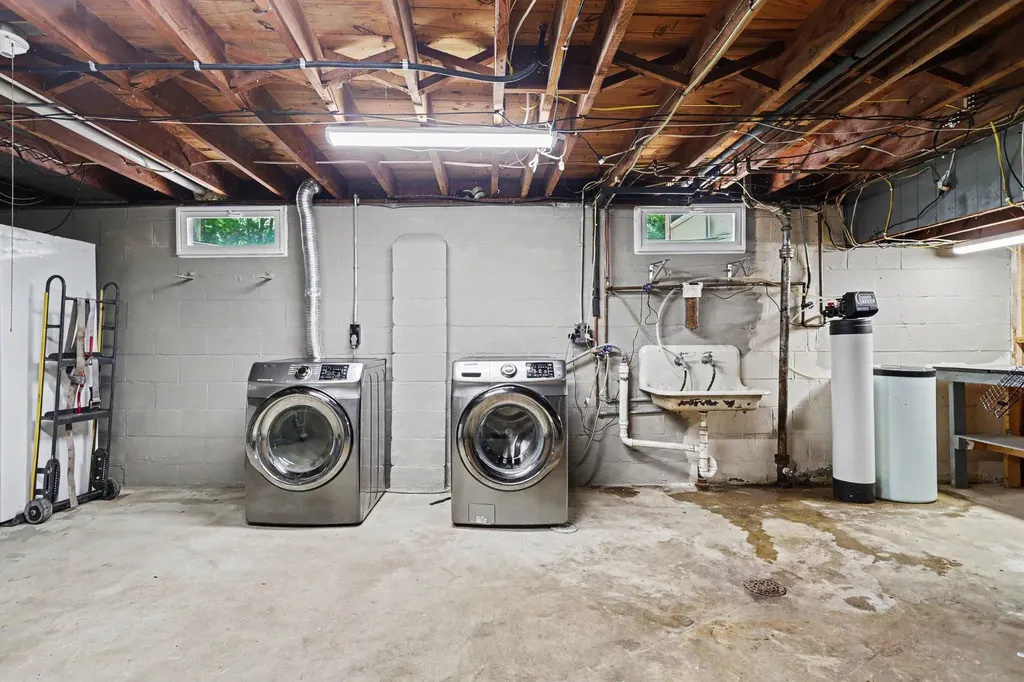 521 North Drive W Marshall City MI 49068