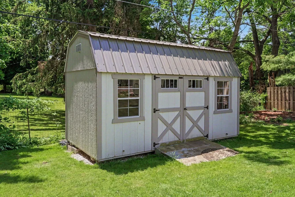 521 North Drive W Marshall City MI 49068