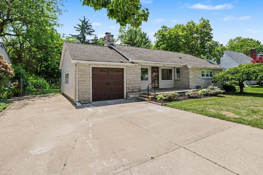 521 North Drive W Marshall City MI 49068