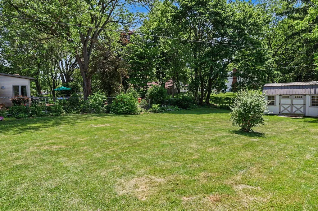 521 North Drive W Marshall City MI 49068