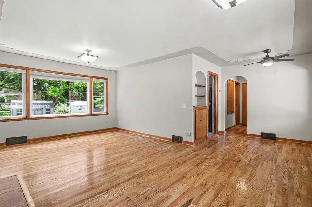 521 North Drive W Marshall City MI 49068