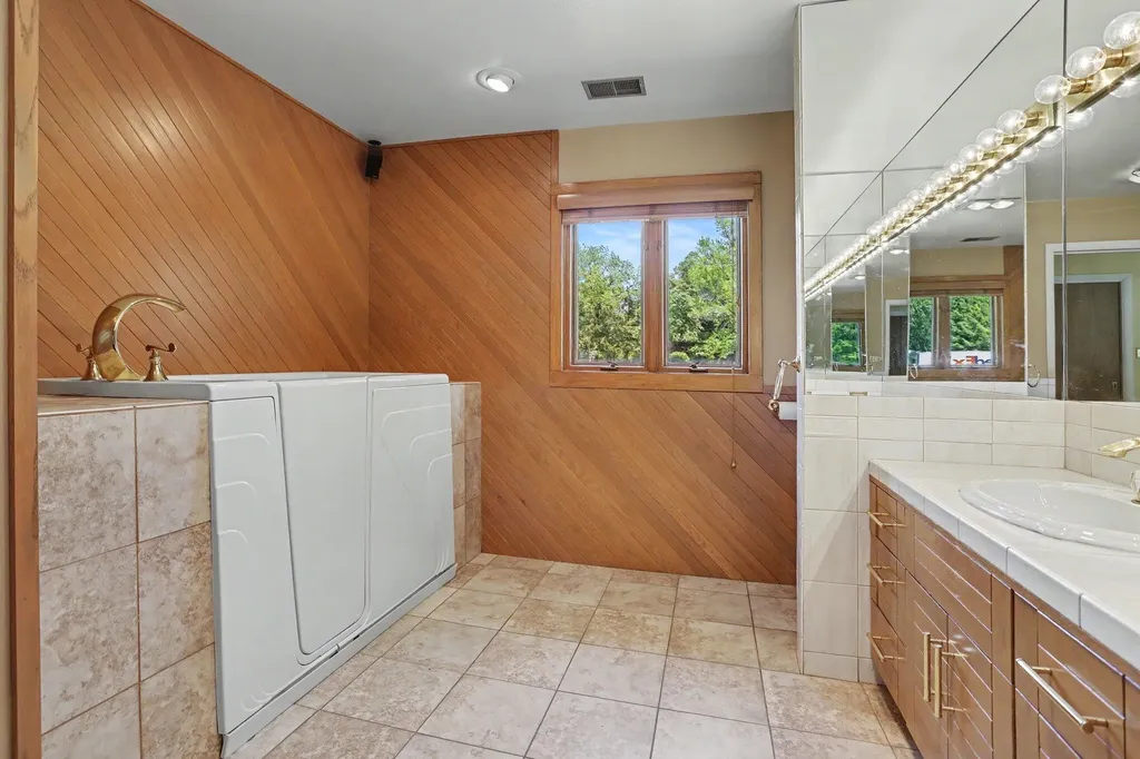 757 N Kalamazoo Avenue Marshall Township MI 49068