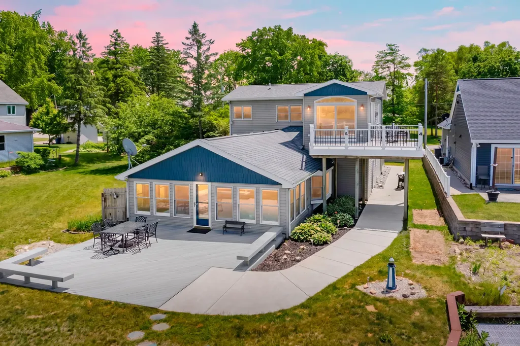 7118 Shoreline Drive Prairieville Township MI 49046