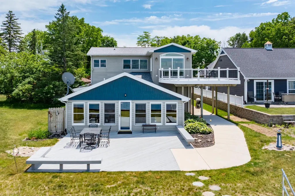 7118 Shoreline Drive Prairieville Township MI 49046