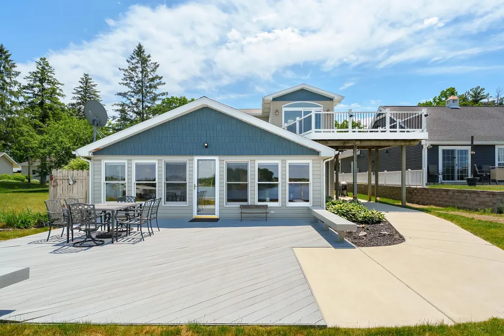 7118 Shoreline Drive Prairieville Township MI 49046