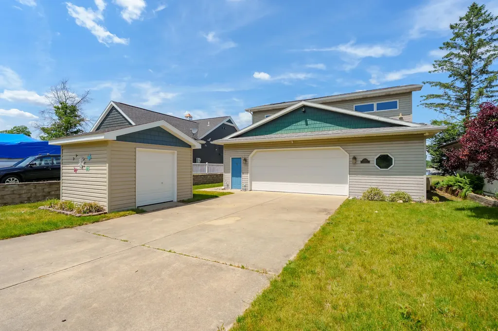 7118 Shoreline Drive Prairieville Township MI 49046