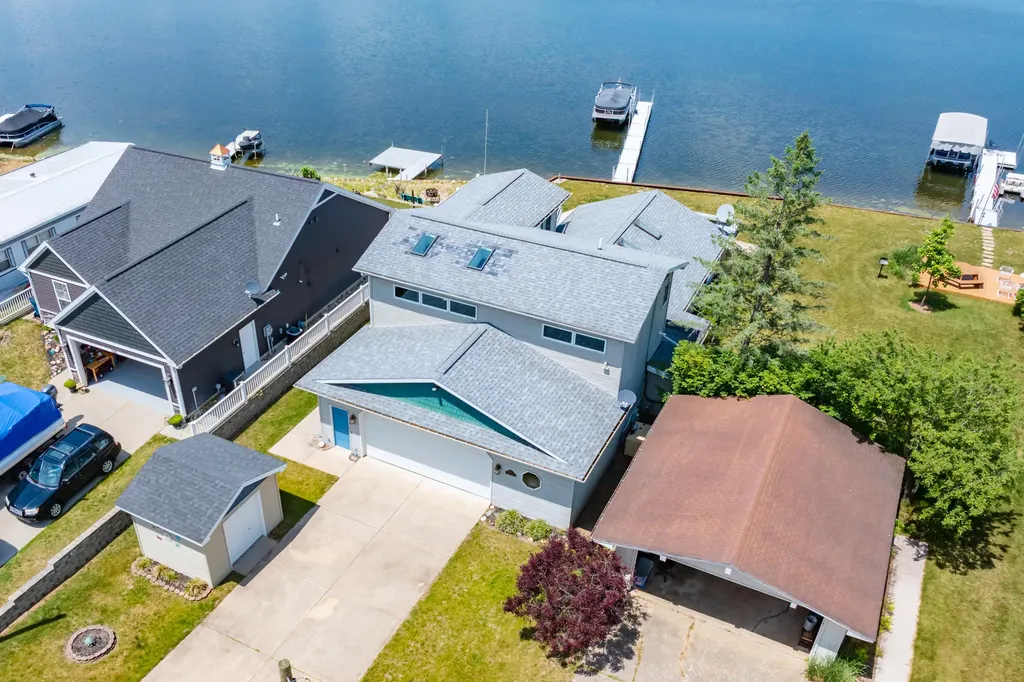 7118 Shoreline Drive Prairieville Township MI 49046