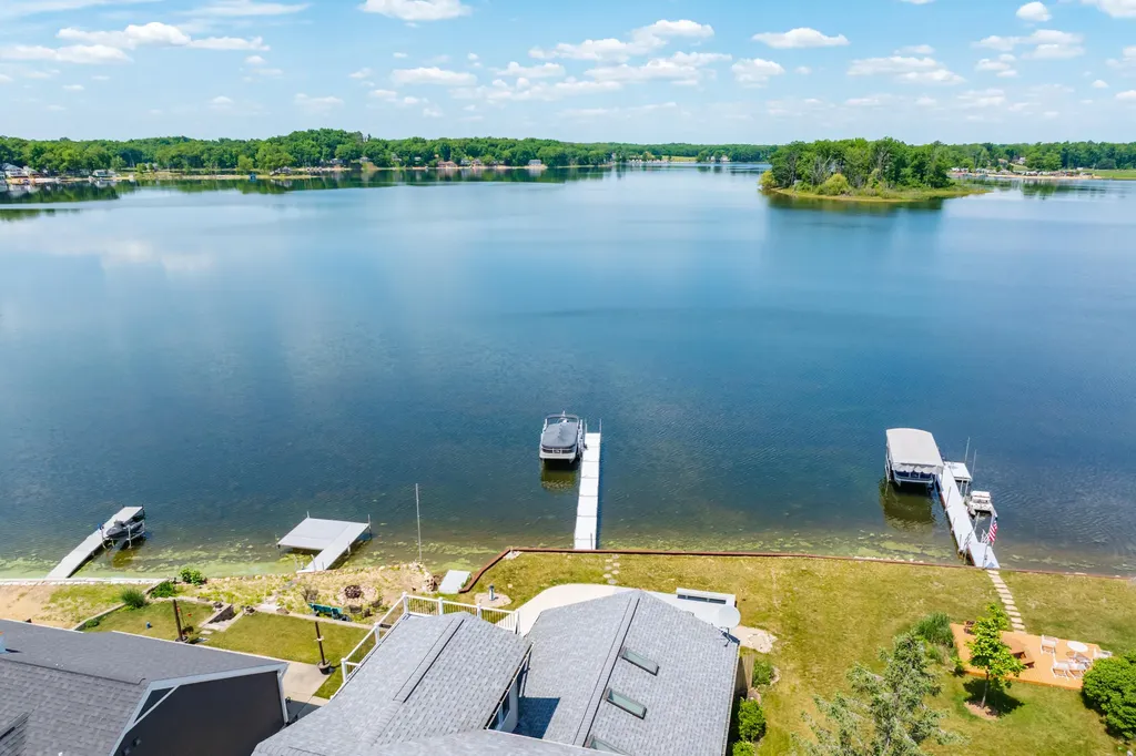 7118 Shoreline Drive Prairieville Township MI 49046