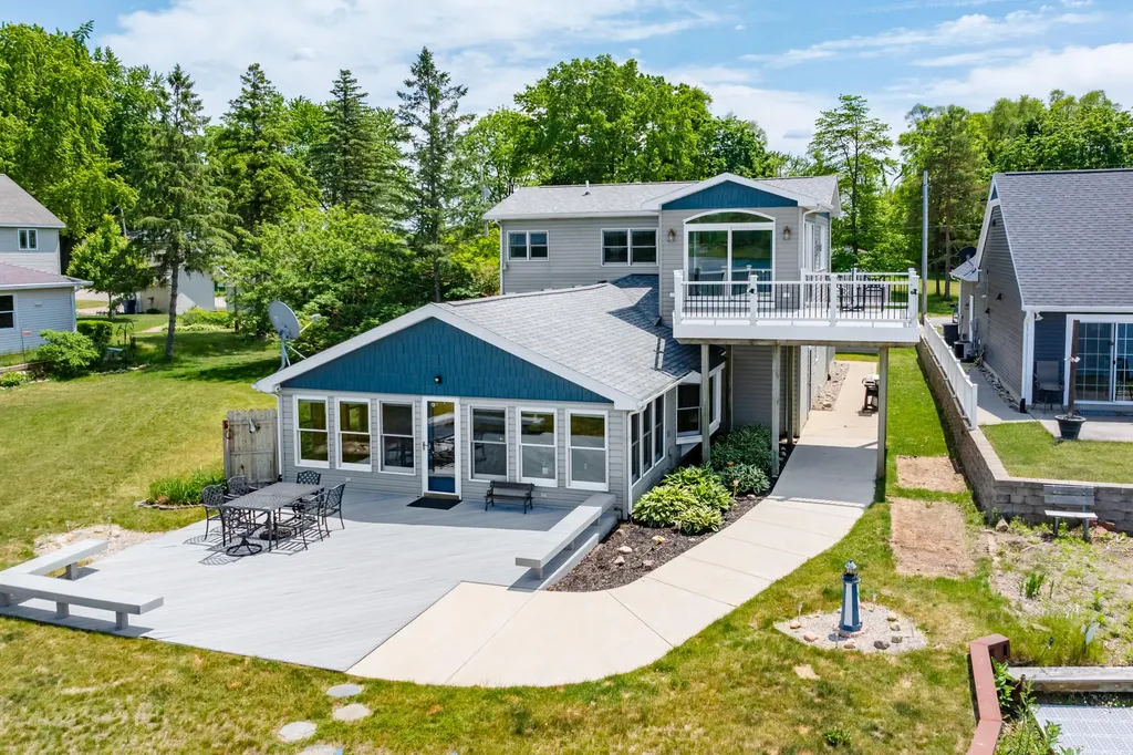 7118 Shoreline Drive Prairieville Township MI 49046