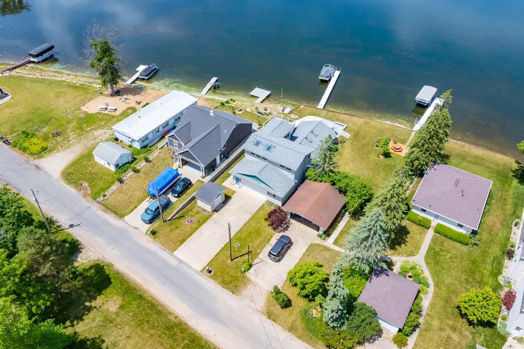 7118 Shoreline Drive Prairieville Township MI 49046