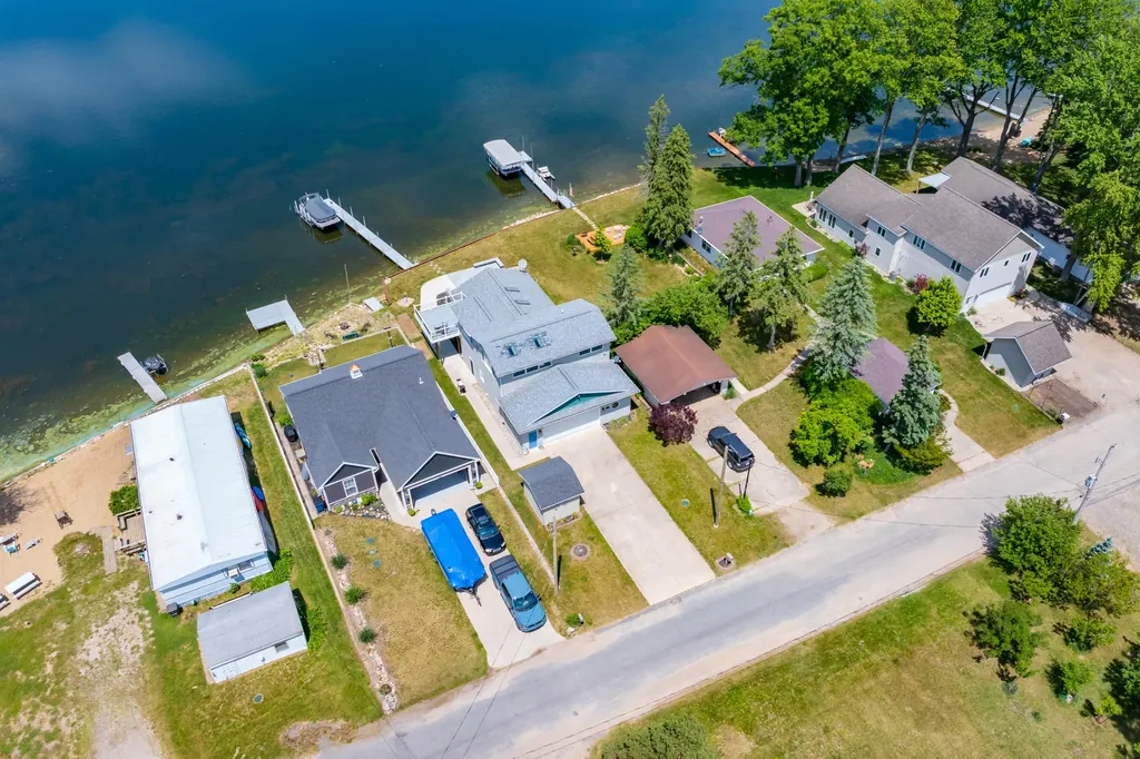 7118 Shoreline Drive Prairieville Township MI 49046