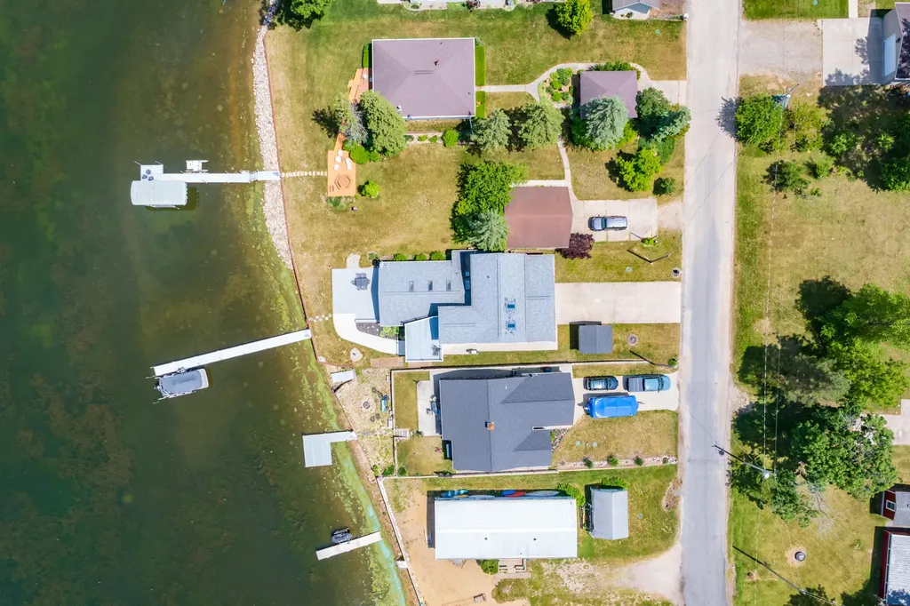 7118 Shoreline Drive Prairieville Township MI 49046
