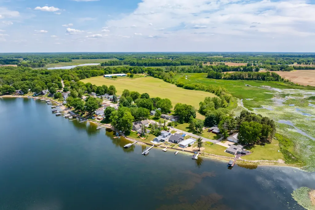 7118 Shoreline Drive Prairieville Township MI 49046