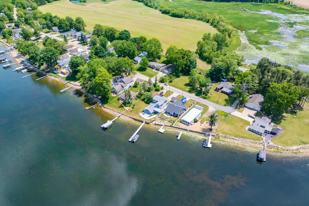 7118 Shoreline Drive Prairieville Township MI 49046
