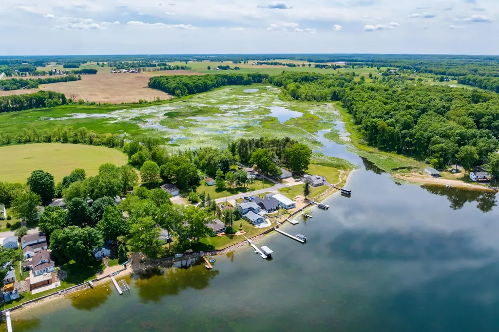 7118 Shoreline Drive Prairieville Township MI 49046