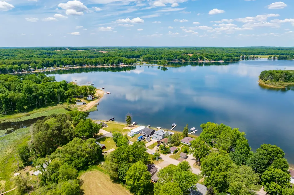 7118 Shoreline Drive Prairieville Township MI 49046