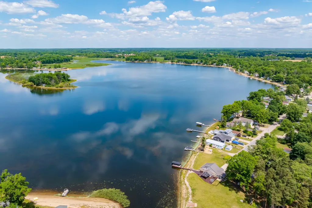 7118 Shoreline Drive Prairieville Township MI 49046