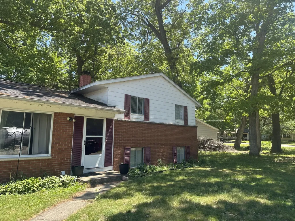 16 Oak Grove Road Springfield City MI 49037