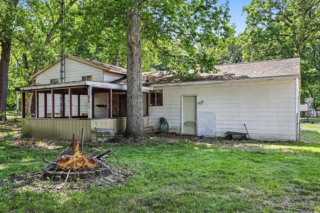 16 Oak Grove Road Springfield City MI 49037
