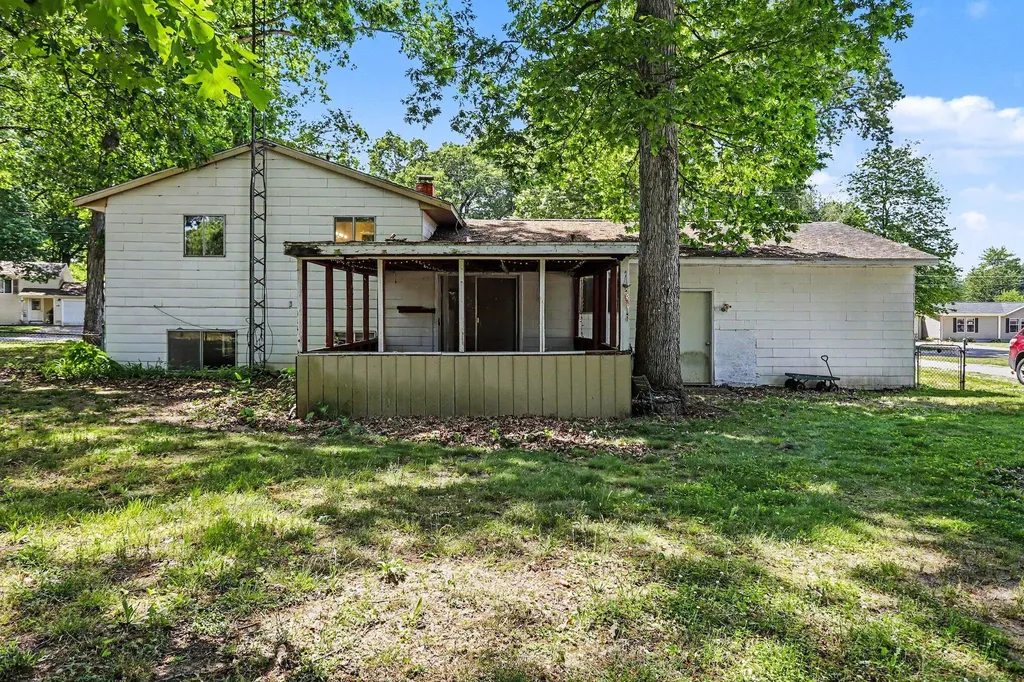 16 Oak Grove Road Springfield City MI 49037