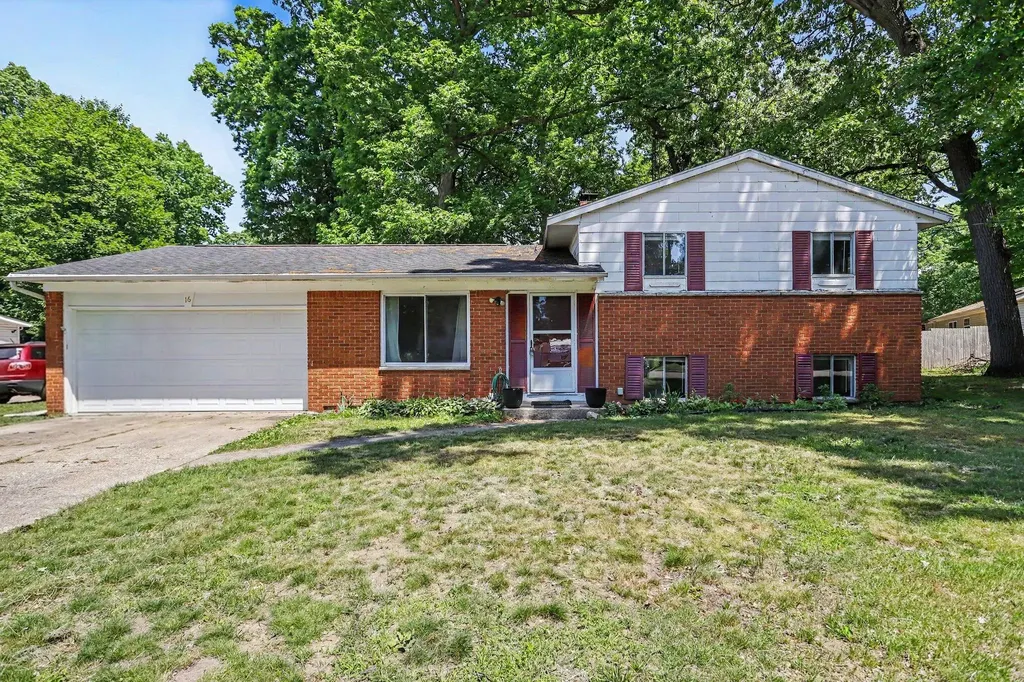 16 Oak Grove Road Springfield City MI 49037