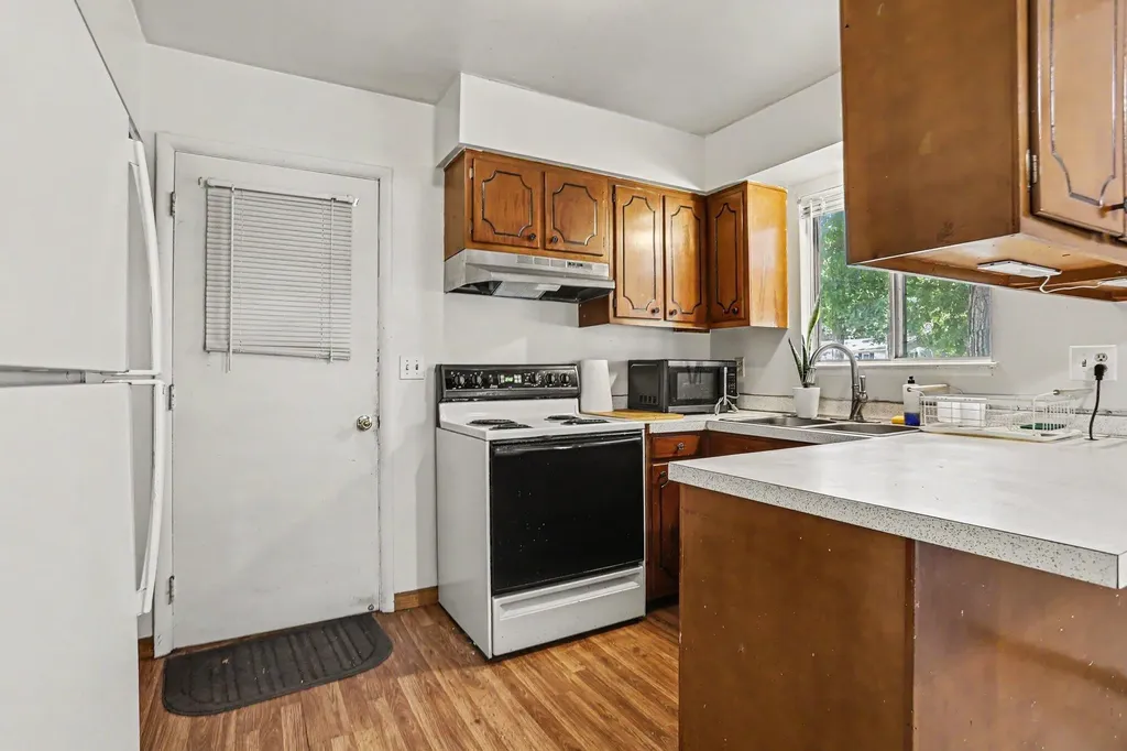 16 Oak Grove Road Springfield City MI 49037
