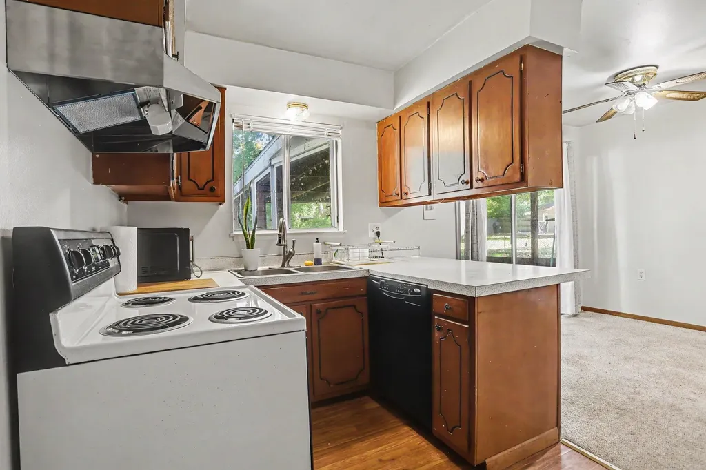 16 Oak Grove Road Springfield City MI 49037