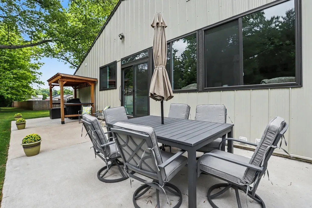 35883 Riverview Drive Waverly Township MI 49079