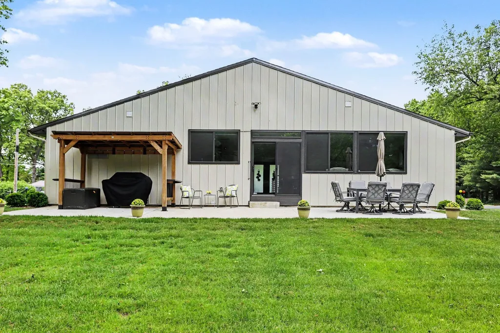 35883 Riverview Drive Waverly Township MI 49079