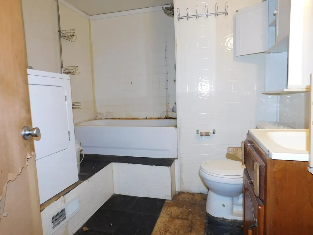 210 W Ash Street Albion City MI 49224