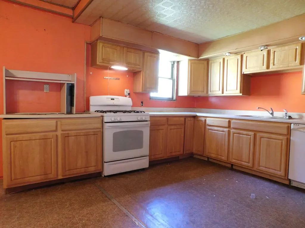 210 W Ash Street Albion City MI 49224