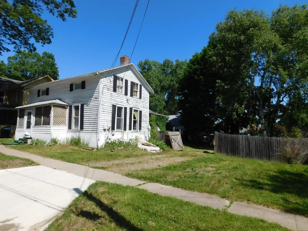 210 W Ash Street Albion City MI 49224