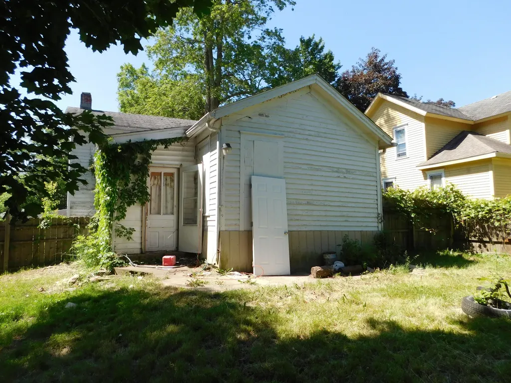 210 W Ash Street Albion City MI 49224