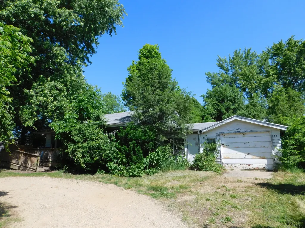 920 E Hoffman Street Three Rivers City MI 49093