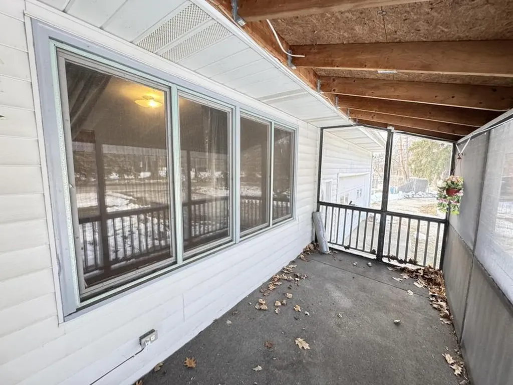 3334 W Glendora Road Weesaw Township MI 49128