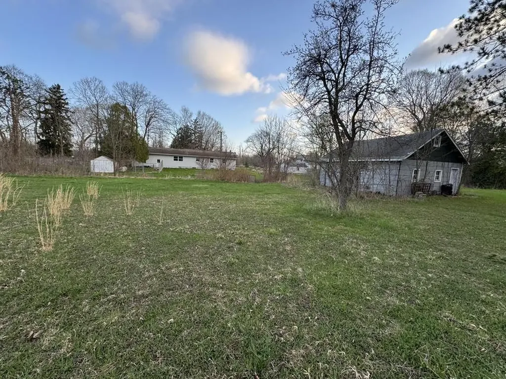 3334 W Glendora Road Weesaw Township MI 49128