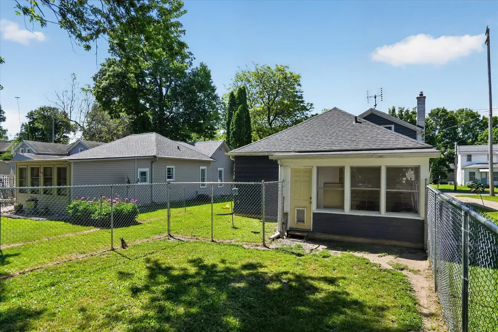 728 W Hanover Street Marshall City MI 49068