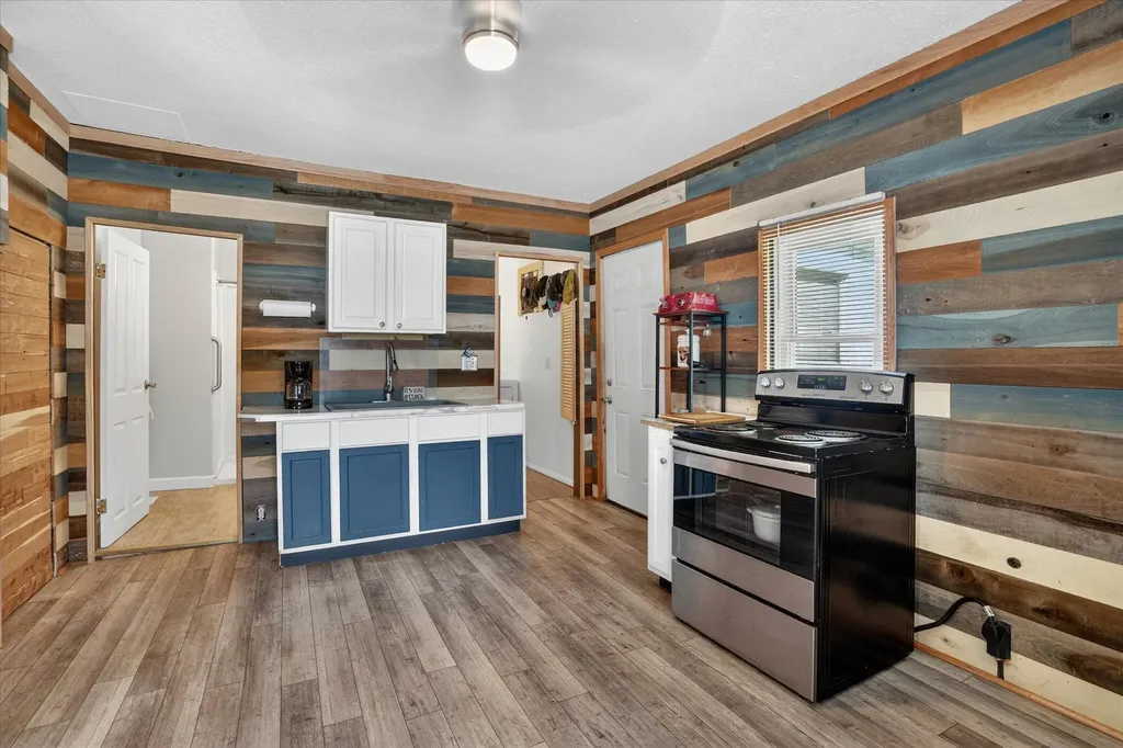728 W Hanover Street Marshall City MI 49068