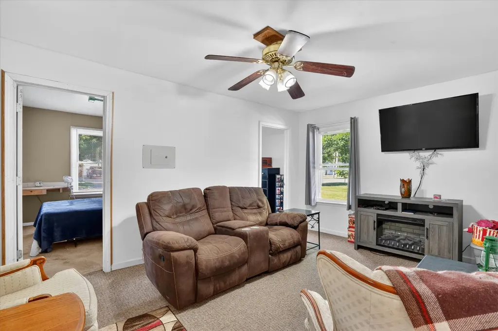 728 W Hanover Street Marshall City MI 49068
