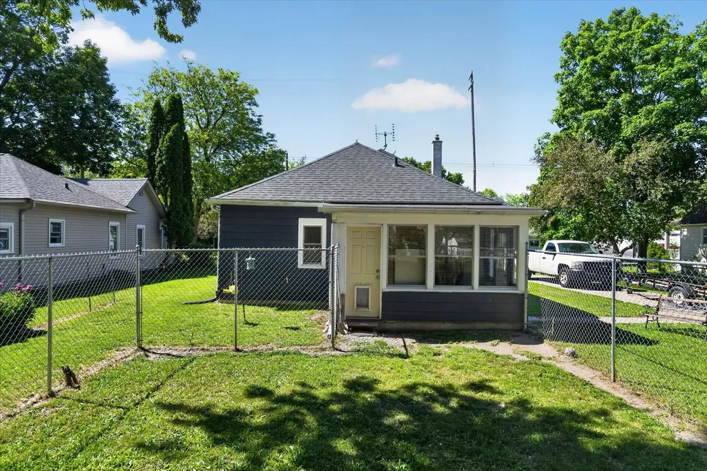728 W Hanover Street Marshall City MI 49068