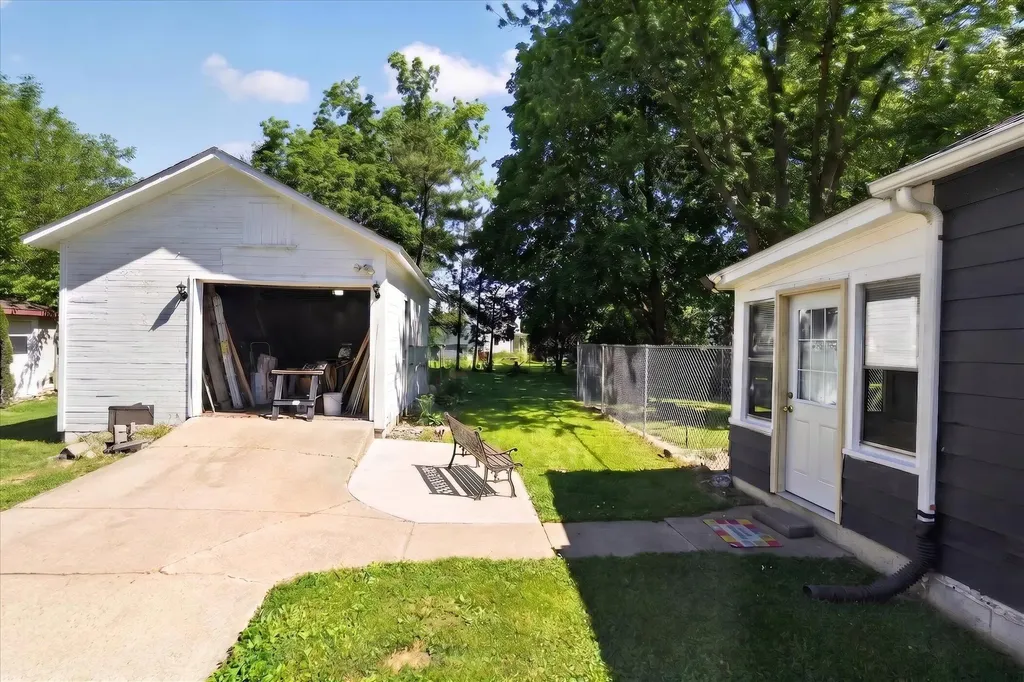 728 W Hanover Street Marshall City MI 49068